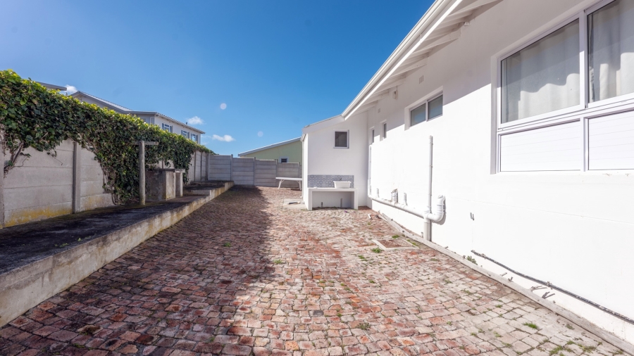 5 Bedroom Property for Sale in Agulhas Western Cape